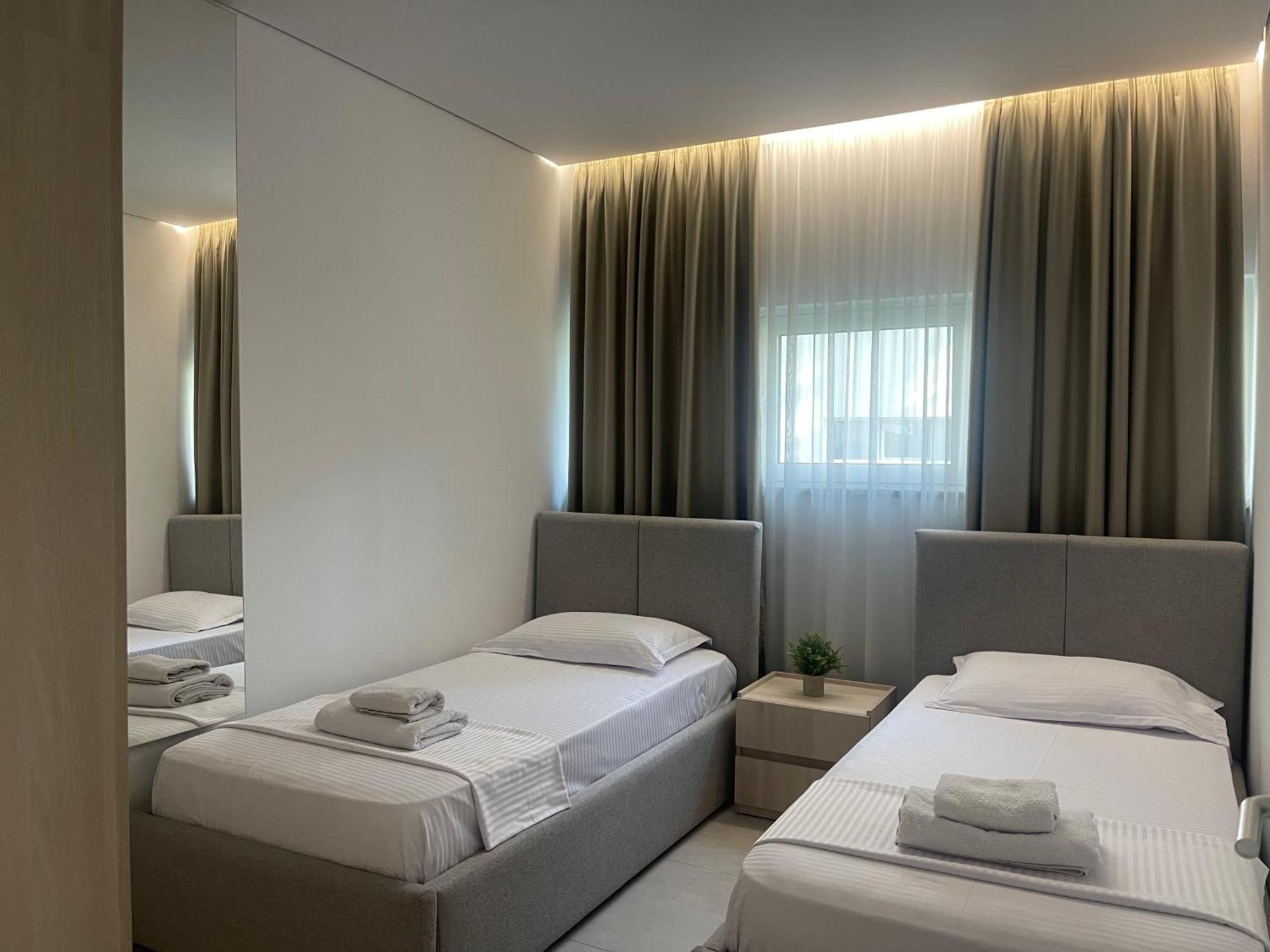 Eme Apartments - Kompleksi San Pietro, Gjiri I Lalzit Durrës Exteriör bild